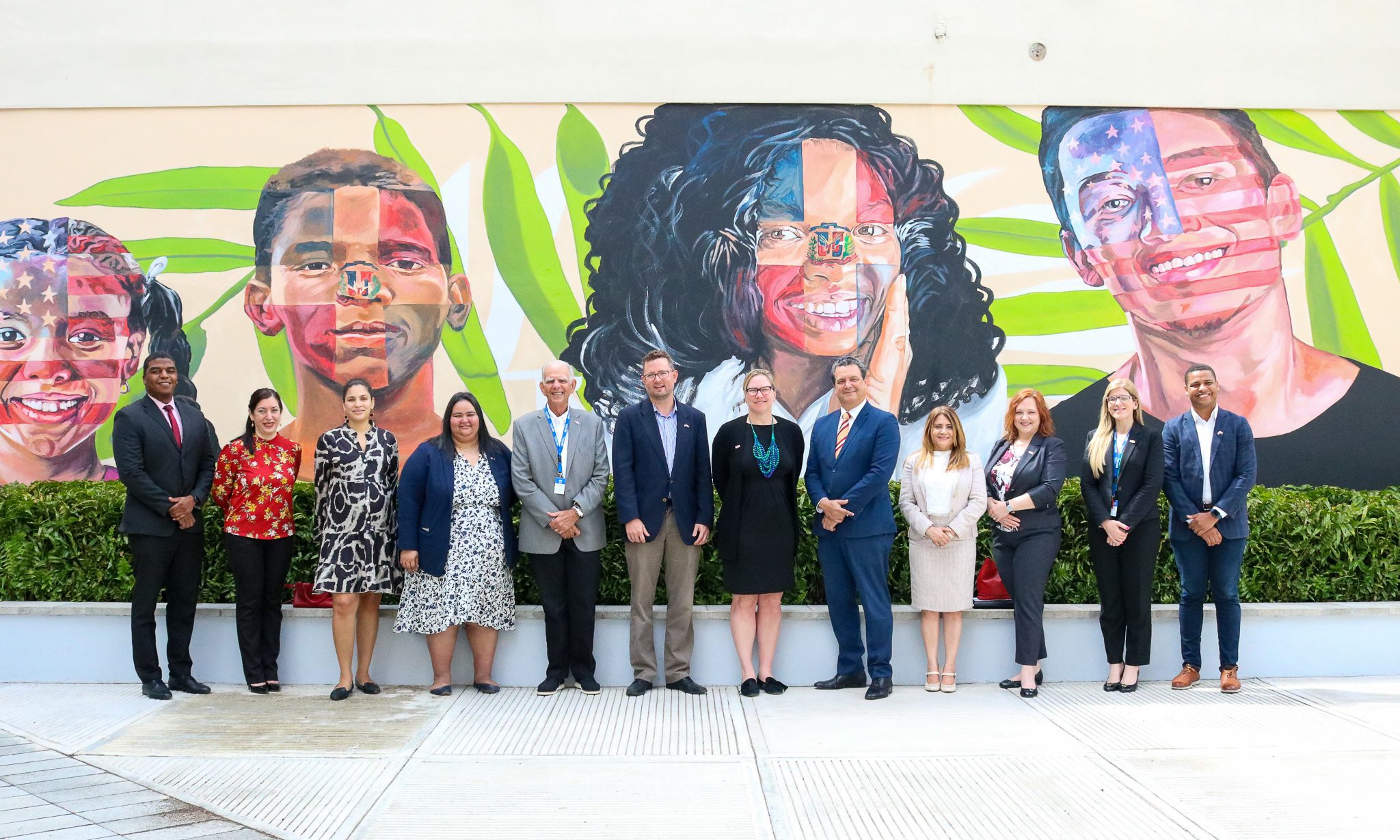 Subsecretaria Adjunta de Estado para Diplomacia Pública del Hemisferio Occidental, Kerri Hannan visita el Instituto Cultural Domínico Americano