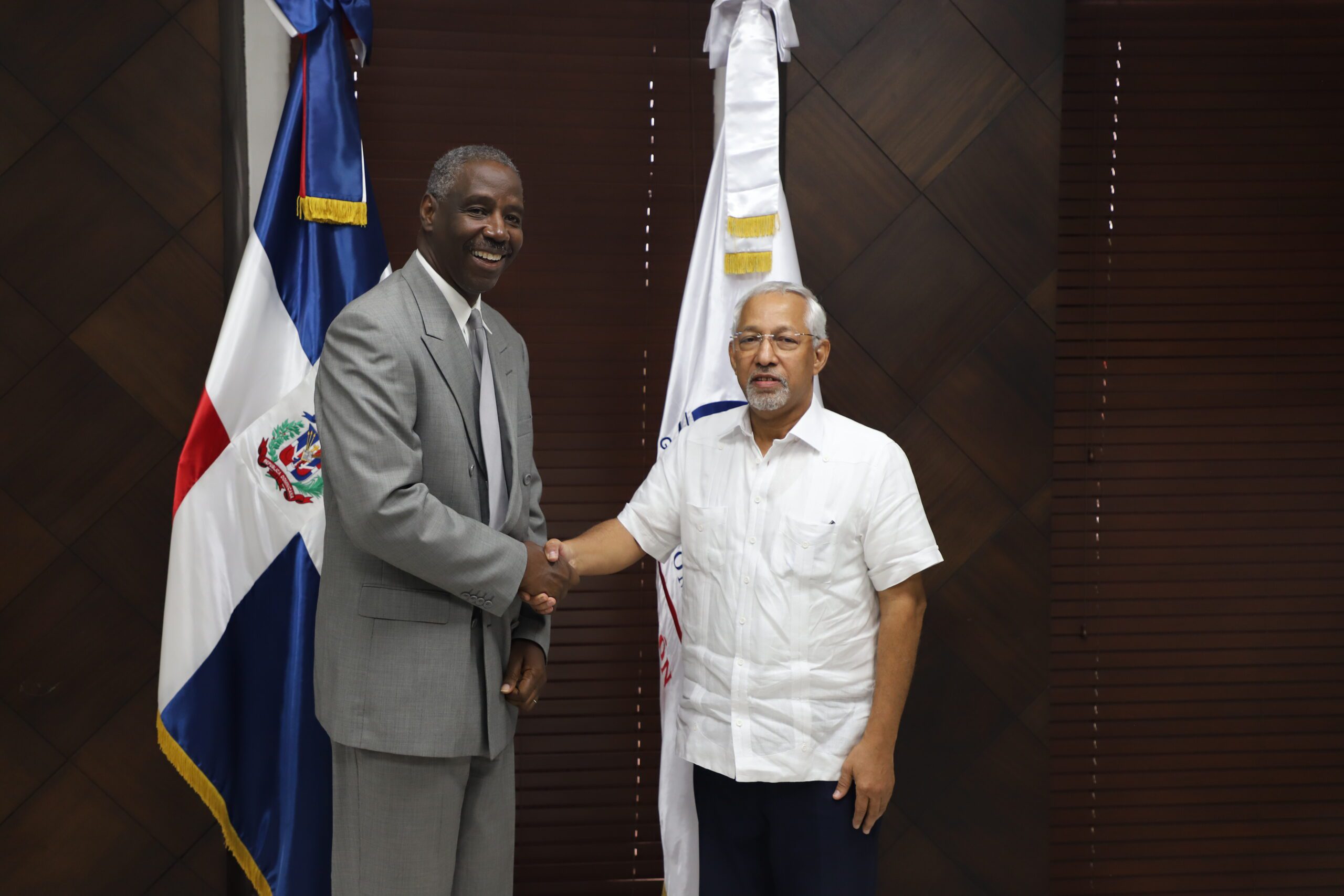 Embajada de los EE. UU.  y el Ministerio de Educación presentan programa para fortalecer la calidad de instrucción de inglés para docentes