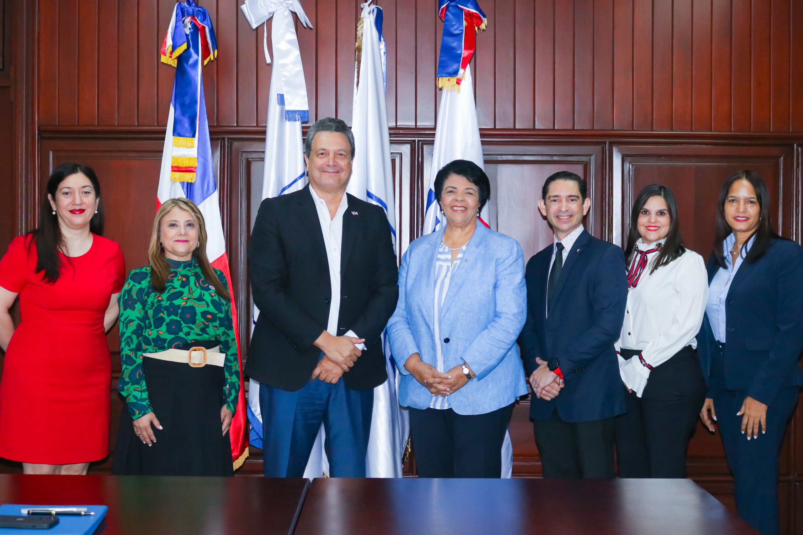La Universidad Domínico Americano y FUNDAPEC firman acuerdo de colaboración.